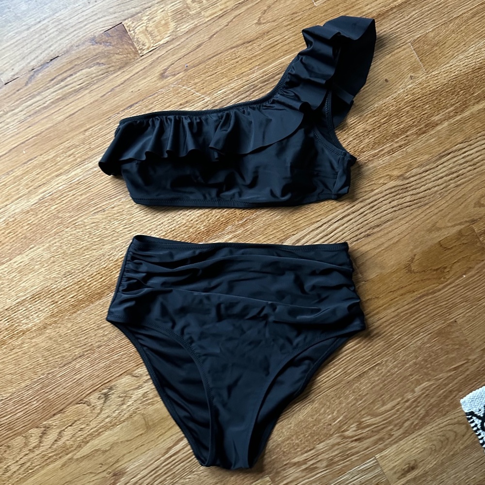 Cupshe One Shoulder Ruffle High Waisted Bikini Set, Black, Size Medium (NWOT)